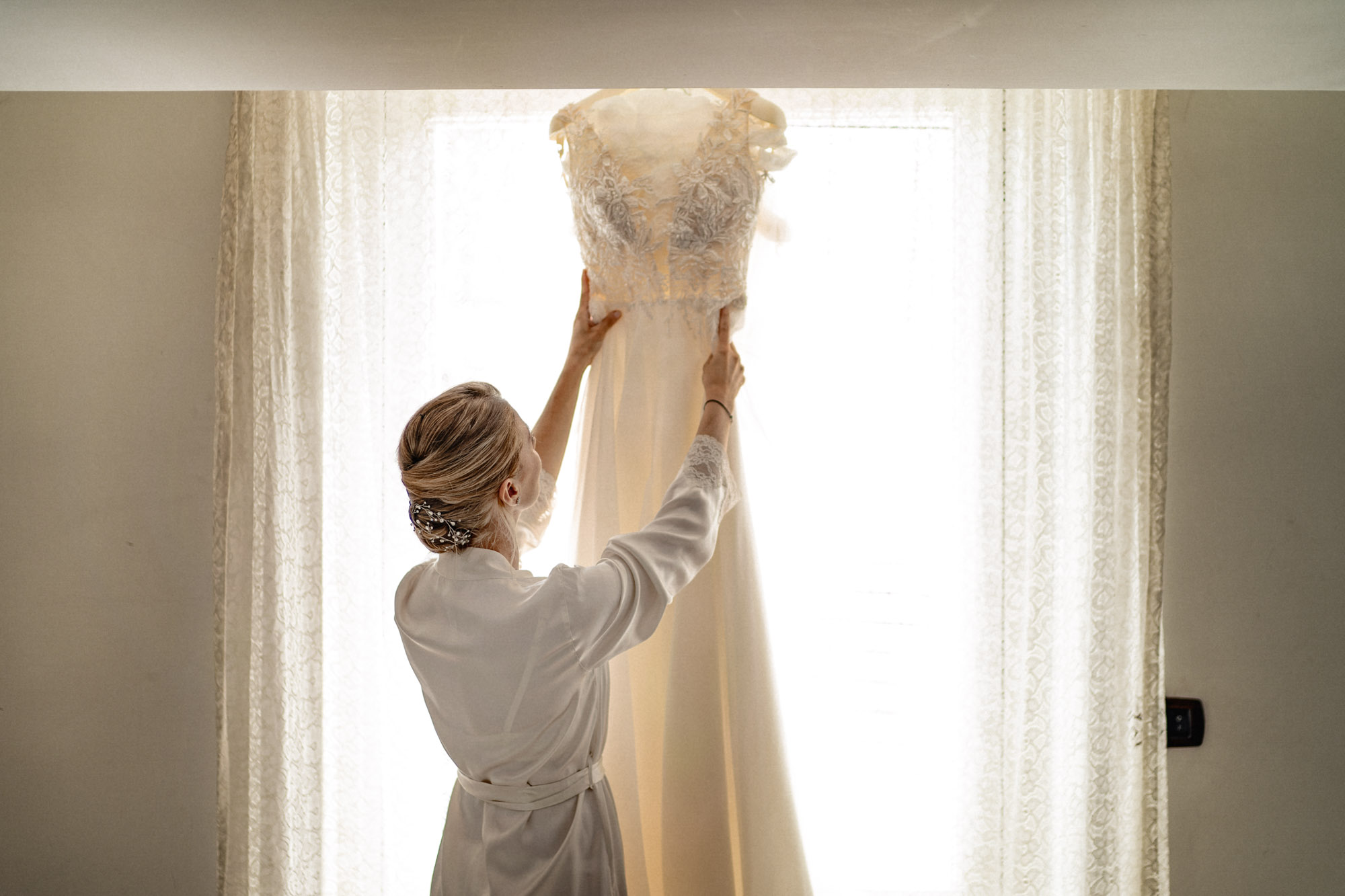 WEDDING BRIDE & DRESS IN SORRENTO